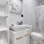 Modern Coastal Newly Renovated Wifi A.c Appartement