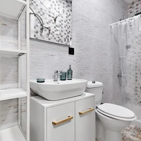 Modern Coastal Newly Renovated Wifi A.c Apartament